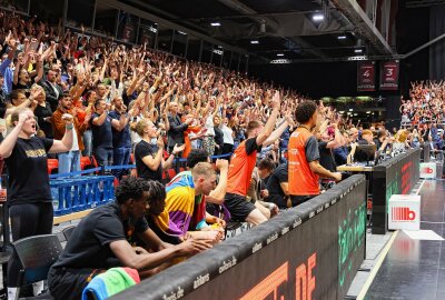 Alba Berlin erzwingt fünftes Spiel gegen Chemnitz - Alba Berlin gewinnt die vierte Partie in Chemnitz. Foto: Peggy Schellenberger