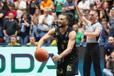 Alba Berlin erzwingt fünftes Spiel gegen Chemnitz - Alba Berlin gewinnt die vierte Partie in Chemnitz. Foto: Peggy Schellenberger