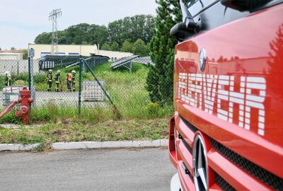 Alberoda: Brennende Solaranlage muss mit CO2 gelöscht werden - Zum Sachschaden können noch keine Angaben gemacht werden. Der Einsatz konnte 15.20 Uhr beendet werden.