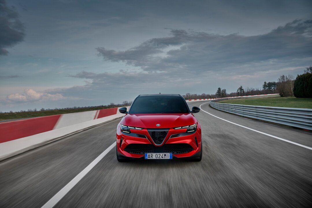 Alfa Romeo Junior Veloce: Kleiner SUV mit großer Leistung - Alfa Romeo bringt mit dem Junior ein neues Modell in die Kompaktklasse.