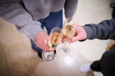 Alkohol als Muss: So viele jugendliche Rauschtrinker werden in Sachsens Kliniken behandelt - In Sachsen ist die Zahl der jungen Rauschtrinker zurückgegangen. (Symbolbild)