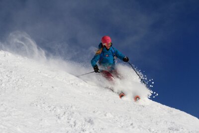 Alleskönner Allmountain? So finden Sie passende Ski - Je weicher und tiefer der Schnee, desto mehr machen sich breitere Ski bezahlt.