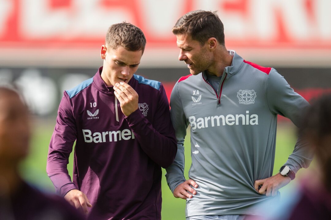 Alonso plant mit Wirtz - Nationalspieler im Kader - Florian Wirtz (l) steht im Kader von Bayer Leverkusen.