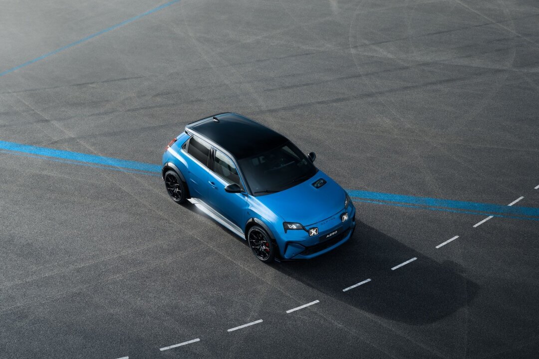 Als A290 wird der neue Renault R5 zur elektrischen Alpine - Alpine startet ins Elektrozeitalter und enthüllt die A290, ihr erstes E-Auto das noch in diesem Jahr auf den Markt kommen soll.