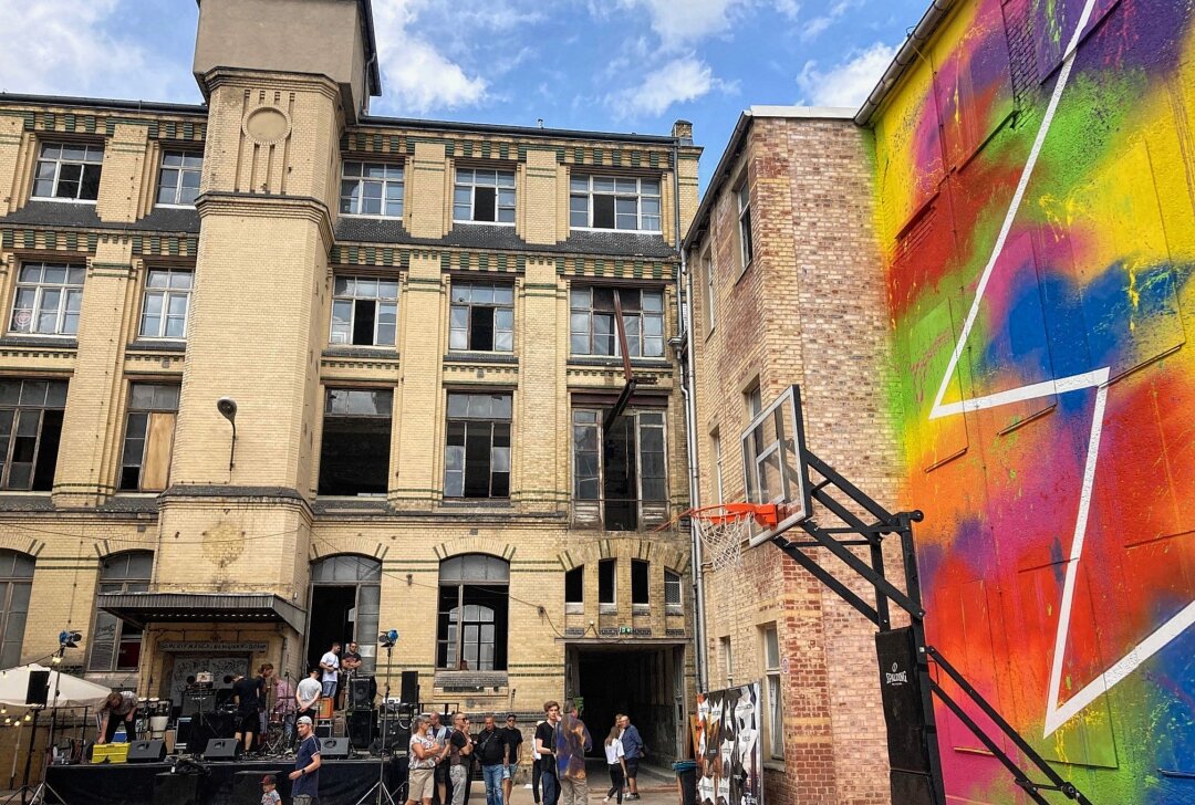 Alte Fabrik wird moderner Mikrokosmos - Die Fabrik vor den Baumaßnahmen. Wie wird es jetzt wohl aussehen? Foto: Steffi Hofmann 