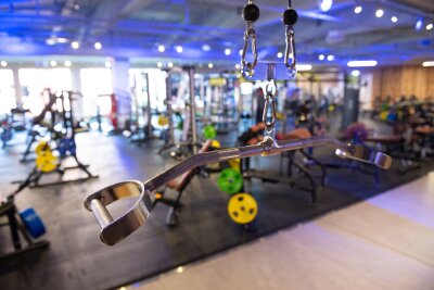 Alte Fitnessstudio-Verträge rechtzeitig kündigen - Viele Karteileichen in Fitnessstudios: Verträge laufen weiter, obwohl die Motivation schon längst verflogen ist