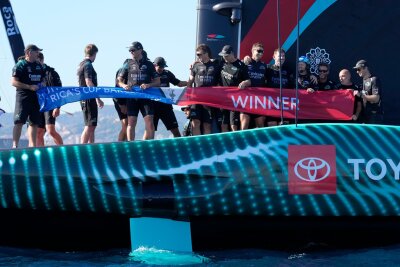 America's Cup: Neuseeland siegt zum fünften Mal - Im neunten Rennen feierten Neuseelands Segler den siebten und entscheidenden Sieg.