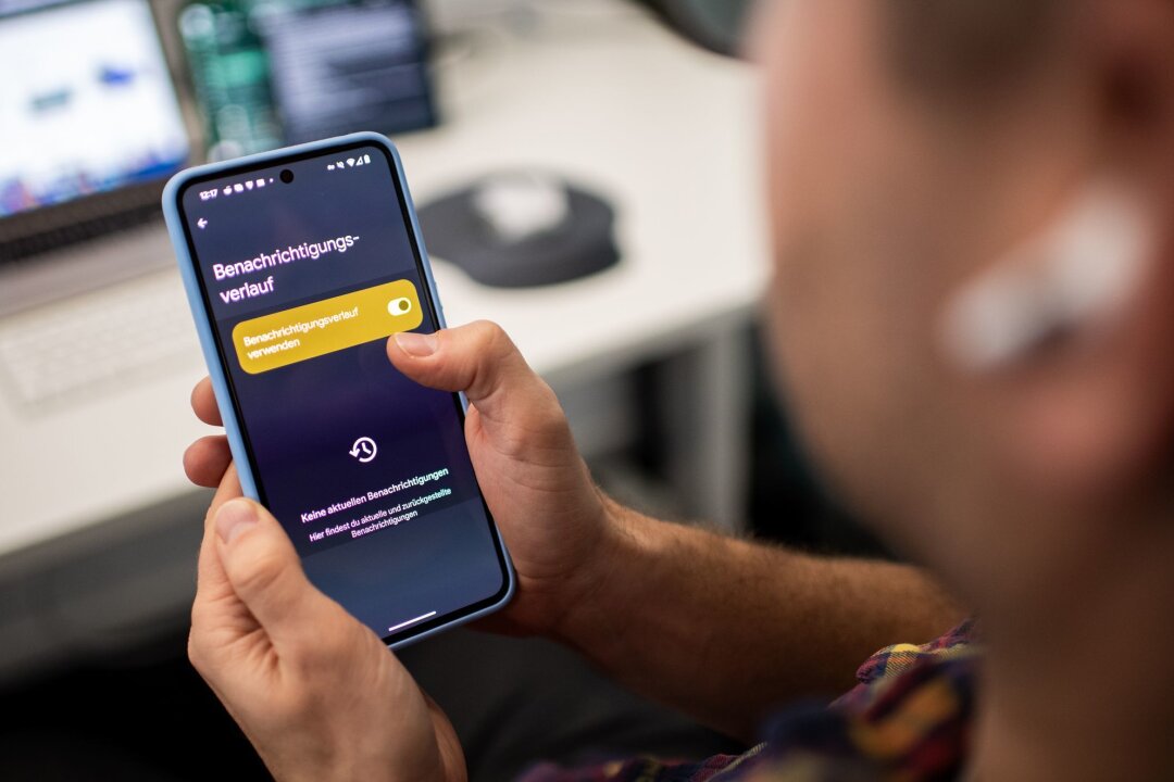 Android: So holt man weggewischte Benachrichtigungen zurück - Aktuelle und verloren geglaubte Benachrichtigungen lassen sich im Benachrichtigungsverlauf einsehen.