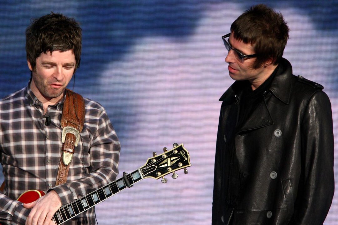 Ankündigung von Oasis-Comeback spaltet die Fans: "Sie hätten nie zurückkehren sollen" - Noel Gallagher (links) and Liam Gallagher wollen 2025 wieder gemeinsam auf die Bühne treten.