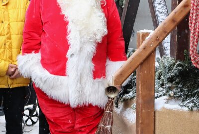 Annaberg-Buchholz lädt zur märchenhaften Weihnachtszeit - Vorbereitungen laufen auf Hochtouren -  Festliche Klänge, der Duft von gebrannten Mandeln, Punsch und unzähligen Leckereien entführen die Besucher dabei in eine zauberhafte Weihnachtswelt. Foto: Ilka Ruck / Archiv