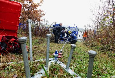 Annaberger THW gelingt eine außergewöhnliche Rettung - Dafür war eine kleine Seilbahn aufgebaut worden. Foto: Andreas Bauer