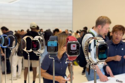 Apples iPhone wird intelligenter: Das kann die neue Generation - Die Apple Watch wird künftig auch Schlafapnoe erkennen können - eine Erkrankung, bei der die Atmung im Schlaf wiederholt aussetzt.