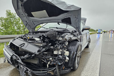 Aquaplaning: Nässe sorgt für mehrere Unfälle und Stau auf A72 und A4 - Am Mittwoch kam es aufgrund von Aquaplaning auf der A4 und A72 zu mehreren Unfällen. Foto: Mike Müller