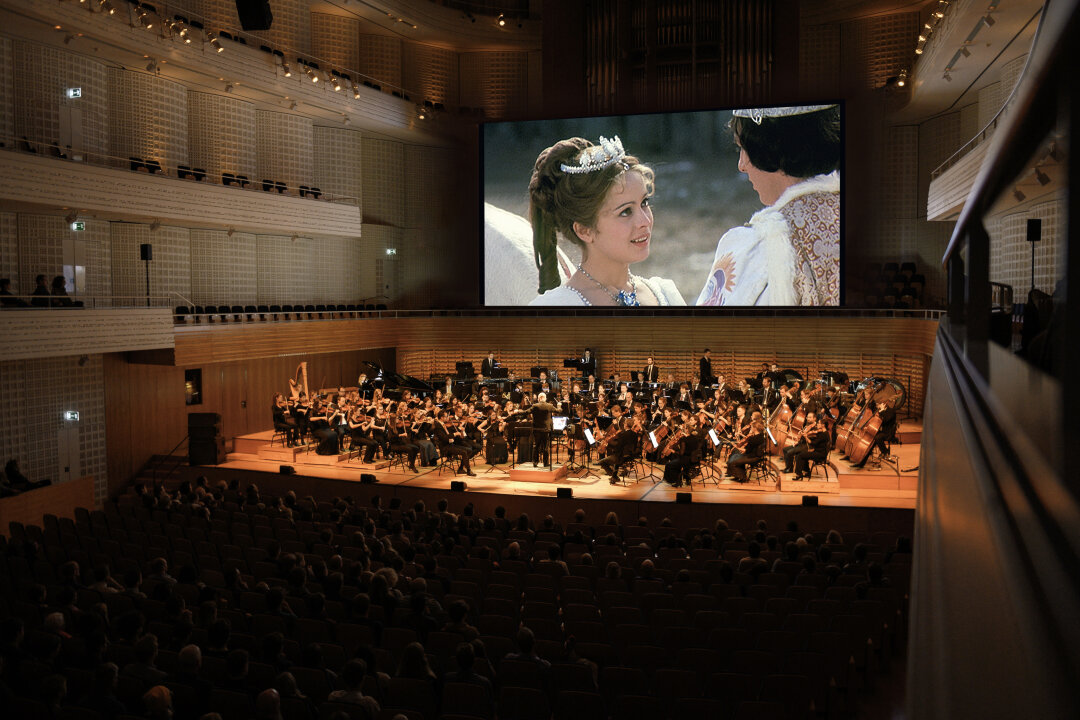 Aschenbrödel auf der großen Leinwand mit Live-Orchester in Chemnitz - Seit über 50 Jahren gehört "Drei Haselnüsse für Aschenbrödel" zu den beliebtesten Weihnachtsklassikern im deutschsprachigen Raum. 