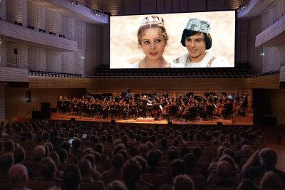 Aschenbrödel auf der großen Leinwand mit Live-Orchester in Chemnitz - Seit über 50 Jahren gehört "Drei Haselnüsse für Aschenbrödel" zu den beliebtesten Weihnachtsklassikern im deutschsprachigen Raum. 