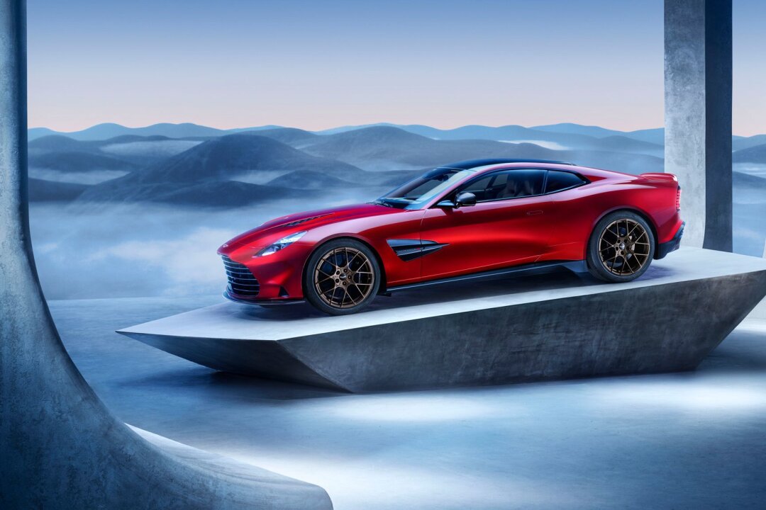 Aston Martin zeigt neuen Vanquish als Topmodell - Der neue Aston Martin Vanquish kann mit seinem 835 PS starken V12-Motor eine Spitzengeschwindigkeit von 345 km/h erreichen.