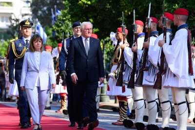 Athen konfrontiert Steinmeier mit Reparationsforderungen - Bundespräsident Frank-Walter Steinmeier wird in Athen mit Reparationsfragen konfrontiert.