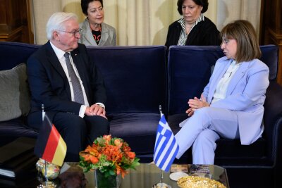 Athen konfrontiert Steinmeier mit Reparationsforderungen - Bundespräsident Frank-Walter Steinmeier wird in Athen mit Reparationsfragen konfrontiert.