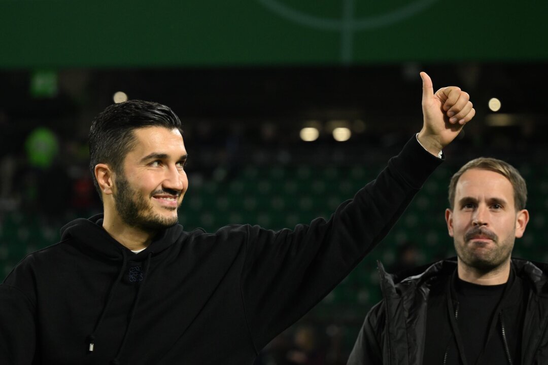 Auch mit Rumpftruppe: BVB-Sieg gegen Graz Pflicht - Daumen hoch - die Stimmung bei Trainer Sahin ist trotz der vielen Ausfälle deutlich besser geworden.