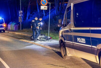 Aue: Mopedfahrer verletzt sich bei Fluchtversuch vor Polizeikontrolle - Mopedunfall in Aue. Foto: Niko Mutschmann