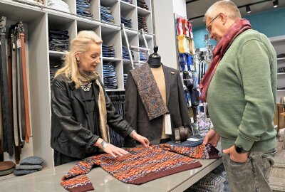 Auer haben zur Shoppingnacht eingeladen - Auch bei Lilly Vicedom (li.) im #MANNohMANN haben Kunden die Shoppingnacht genutzt, um sich beraten zu lassen. Foto: Ramona Schwabe