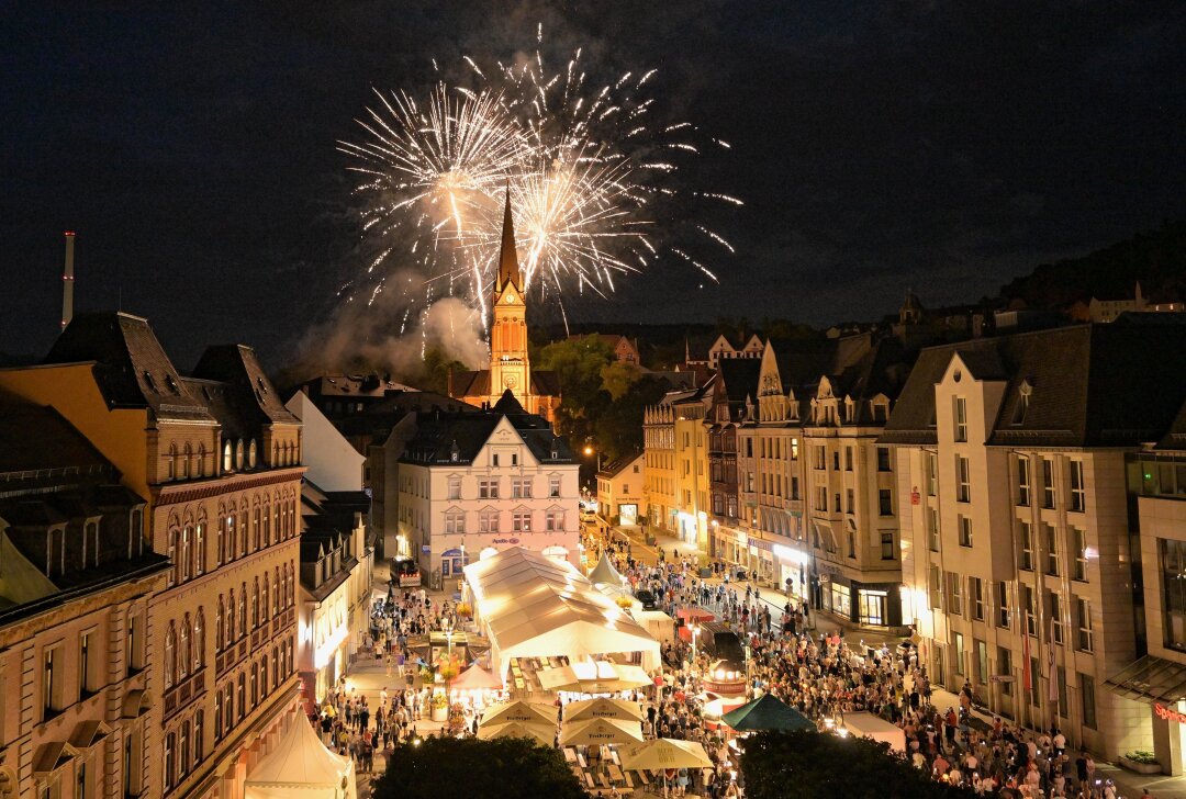 Auer laden noch bis Sonntag zum Stadtfest ein - Bei Auer Stadtfest hat es auch in diesem Jahr wieder ein Höhenfeuerwerk gegeben. Foto: Ralf Wendland