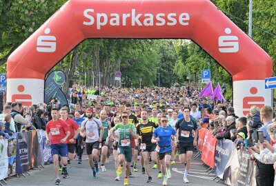 Auer Stadtzentrum wird zum "Läufer-Mekka" - Der 17. Firmenlauf Erzgebirge startet morgen am Anton-Günther-Platz in Aue. Foto: Ramona Schwabe/Archiv