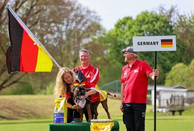 Auf den Hund gekommen: Boxer-WM in der Zschopauaue begeistert Züchter und Gäste - In der IGP-2 ging der erste Platz sowie der Ehrenpreis an Anastasia Spanrunft aus Deutschland mit Hund Toffifee vom Enamorado. Foto: Erik Hoffmann