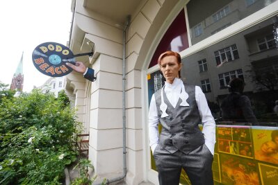 Auf den Spuren von Rockstars durch deutsche Städte - David Bowie hat in Berlin seine Spuren hinterlassen - insbesondere im Stadtteil Schöneberg.