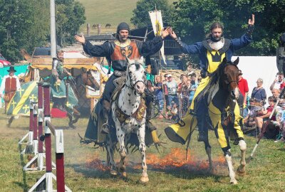 Auf diesem Schloss im Erzgebirge haben Ritter die Lanzen sprechen lassen - Sogar durchs Feuer wagten sich die tollkühnen Helden. Foto: Andreas Bauer