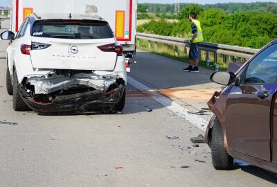 Auffahrunfall auf A38: Drei Personen verletzt - Bei einem Unfall auf der A38 wurden drei Personen verletzt. Foto: xcitepress