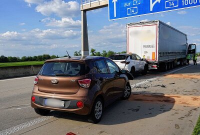 Auffahrunfall auf A38: Drei Personen verletzt - Auf der A38 kam es zu einem Auffahrunfall. Foto: xcitepress