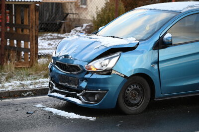 Auffahrunfall in Löbau fordert drei verletzte Personen - Gegen 7:45 Uhr fuhren mehrere Autos die Rumburger Straße entlang. 