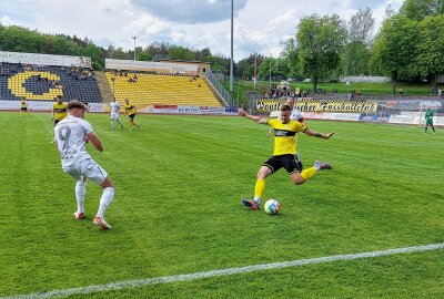 Aufstieg rückt näher: Plauen mit meisterlicher Vorstellung! - Hier gibt es Bildimpressionen vom heutigen Fußballsamstag in Plauen. Fotos: Karsten Repert