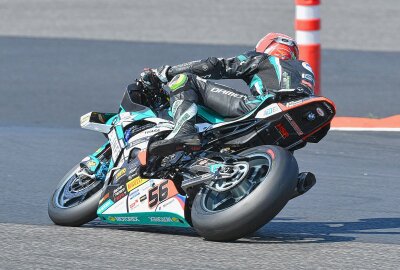 Aus der Eifel zwei Siegerpokal nach Sachsen entführt - Toni Finsterbusch war erneut der schnellste sächsische IDM-Superbiker. Foto: Thorsten Horn