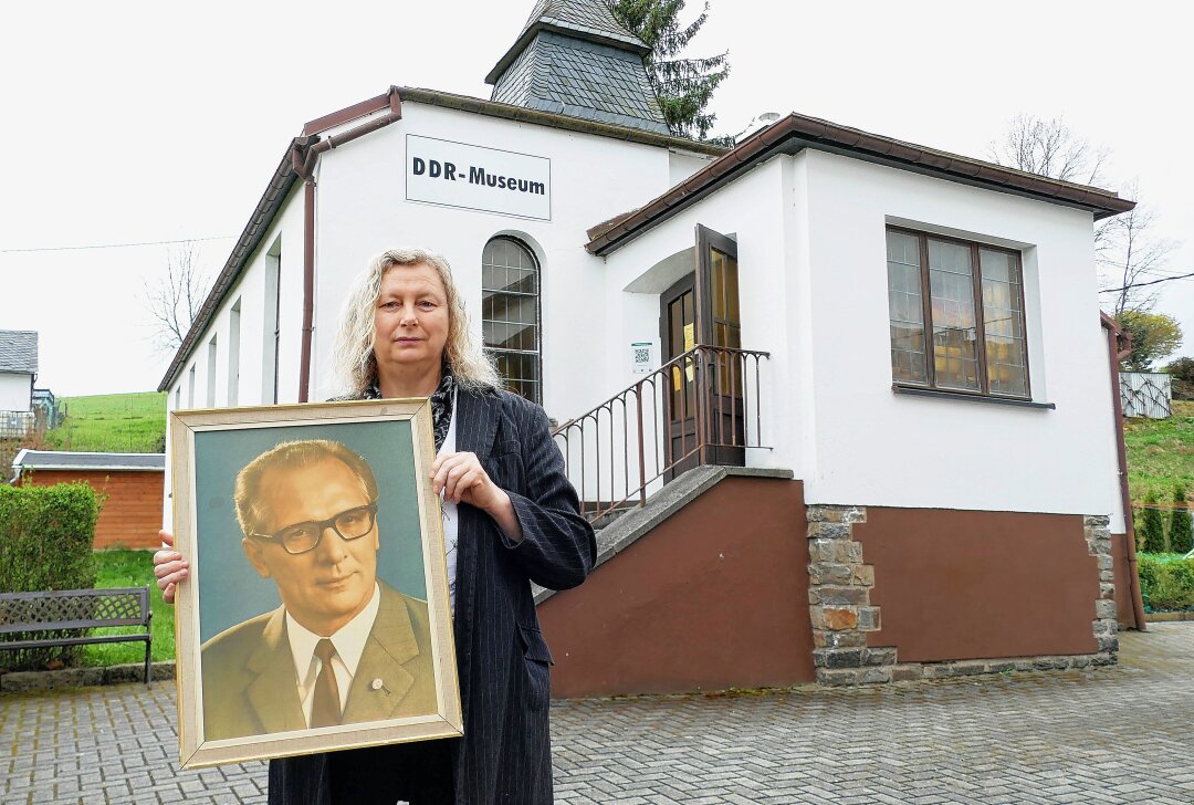 Aus für immer: Museum im Erzgebirge öffnet zum letzten Mal - In Kürze wird Andrea Müller beginnen, ihr DDR-Museum auszuräumen. Foto: Andreas Bauer