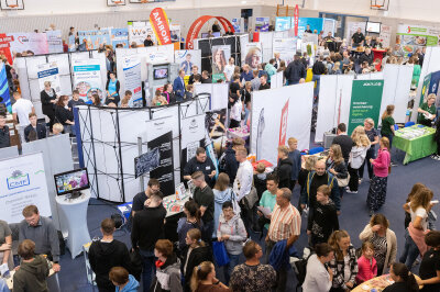 Ausbildungsmesse "Schule macht Betrieb"am Samstag in Freiberg - Auch in diesem Jahr wird die Messe in diesen Städten stattfinden und den Besuchern die Chance bieten, sich direkt mit den Unternehmen auszutauschen, wertvolle Kontakte zu knüpfen oder sich schon einmal auszuprobieren.