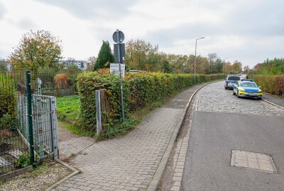 Auseinandersetzung im Kleingartenverein: Polizei und Rettungskräfte im Großeinsatz - Nach ersten, bislang unbestätigten Angaben soll zu einem tätlichen Übergriff gekommen sein. Foto: EHL Media/Erik-Holm Langhof