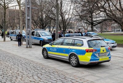 Auseinandersetzung zwischen Jugendlichen bei Galerie Roter Turm - In Höhe der Galerie Roter Turm kam es zu einer Auseinandersetzung zwischen mehreren Jugendlichen. Foto: Harry Härtel