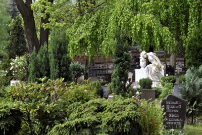 Ausflugsziel Friedhof: Diese Ruhestätten lohnen einen Besuch - Zentral in Berlin, unweit des Hauptbahnhofs, liegt der Dorotheenstädtische Friedhof - unter anderem mit dem Grab von Bertolt Brecht.