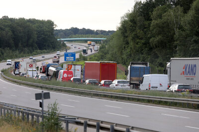 Ausgebranntes Auto: War es ein technischer Defekt? - Das Fahrzeug fing während der Fahrt plötzlich Feuer. 