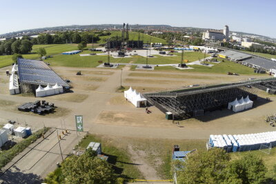 Ausnahmezustand: Rammstein bringen Dresden zum Lodern - Beim Aufbau konnte man bereits die Dimensionen des Geländes erahnen.