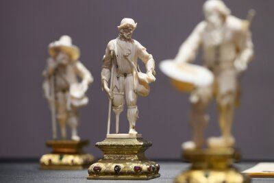 Ausstellung über Behinderung in der Kunst im Grünen Gewölbe - Die Figuren "Drei Bettler am Stock" sind im Neuen Grünen Gewölbe im Residenzschloss zu sehen.