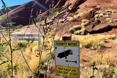 Australiens heiliger Berg: Fünf Jahre Kletterverbot am Uluru - Überwachungskameras sorgen für eine Einhaltung des Verbots.