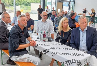 Auto Müller feiert Richtfest in Plauen-Oberlosa - Hier gibt es Bilder vom Richtfest. Mit einer Investitionssumme von über 10 Millionen Euro baut die Auto Müller GmbH & Co. KG in Plauen-Oberlosa. Fotos: Karsten Repert