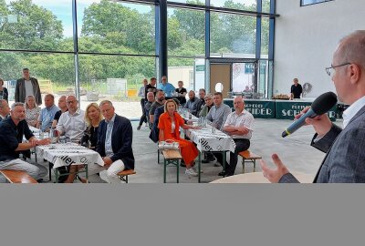 Auto Müller feiert Richtfest in Plauen-Oberlosa - Hier gibt es Bilder vom Richtfest. Mit einer Investitionssumme von über 10 Millionen Euro baut die Auto Müller GmbH & Co. KG in Plauen-Oberlosa. Fotos: Karsten Repert