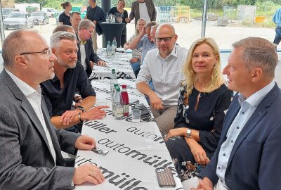 Auto Müller feiert Richtfest in Plauen-Oberlosa - Hier gibt es Bilder vom Richtfest. Mit einer Investitionssumme von über 10 Millionen Euro baut die Auto Müller GmbH & Co. KG in Plauen-Oberlosa. Fotos: Karsten Repert