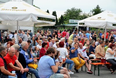 AWG in Concert: Heute Abend spielt "Plausibel"! - Auch heute Abend erwarten die Veranstalter wieder viele Besucher im Innenhof am Firmensitz der AWG Wohnungsgenossenschaft. Foto: Karsten Repert (Archiv)