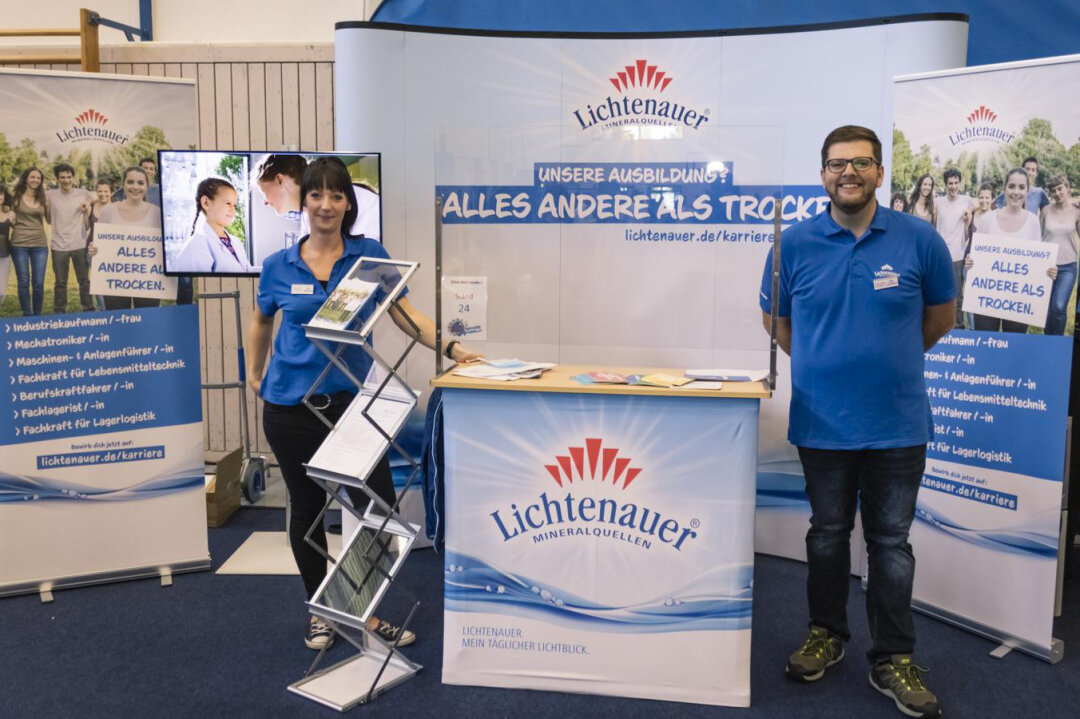 Azubis gesucht: Messeerfahrungen und Ausbildungsangebote regionaler Unternehmen - Die Lichtenauer Mineralquellen sind auf der Messe "Ausbildung macht Betrieb" mit dabei. Sie bieten eine Vielzahl von Ausbildungen an.