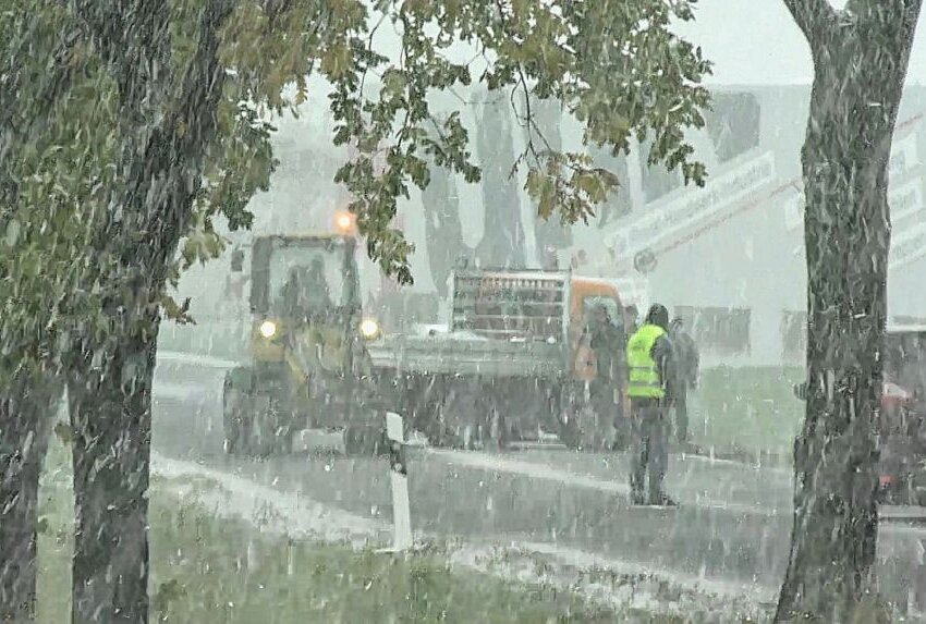 B101: Transporter Muss Aus Straßengraben Gezogen Werden